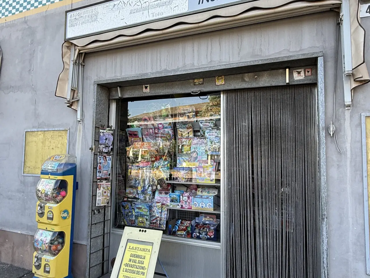 Edicola in Via Bistolfi 41, La Loggia, {3} - Foto 1