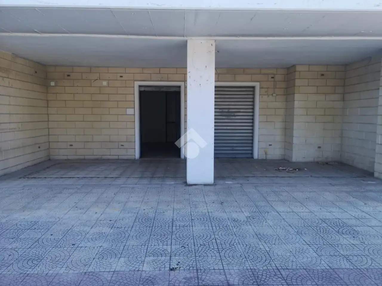 Negozio in Viale Ignazio d'Addedda 14, Foggia, {3} - Foto 1