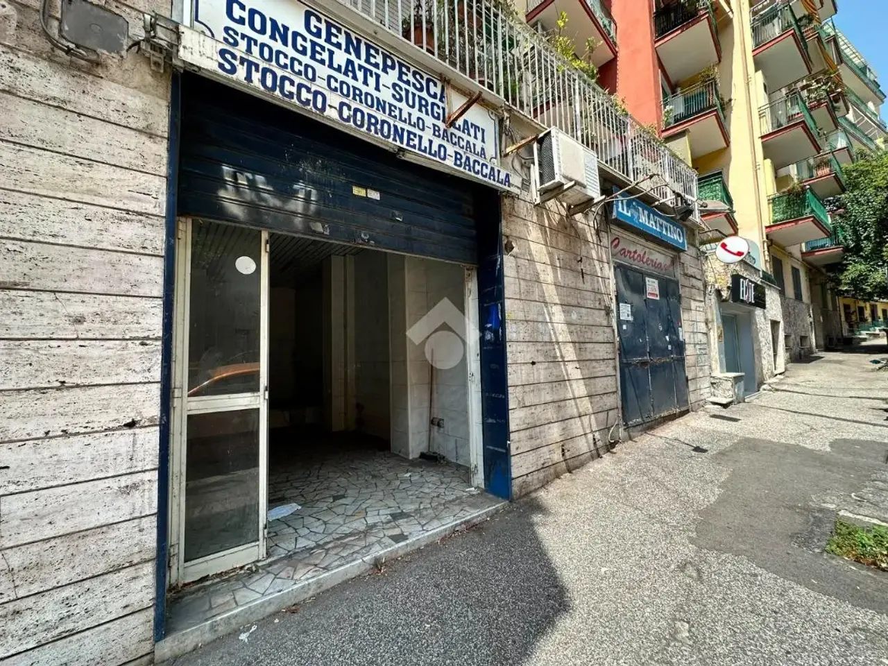 Negozio in Via Pietro Castellino 95, Napoli, {3} - Foto 2