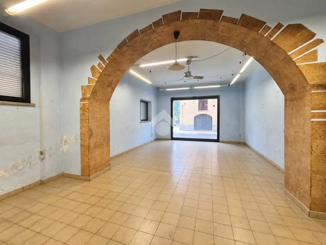 Negozio in Via Cesare Battisti, Mandello Del Lario, {3} - Foto 2