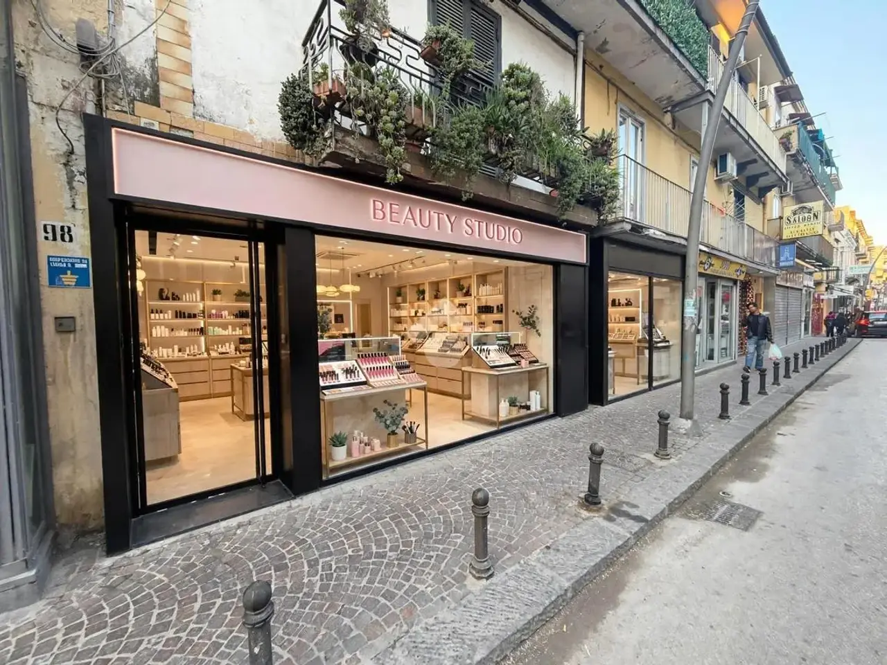 Negozio in Via Vincenzo Merolla 96, Marano Di Napoli, {3} - Foto 1