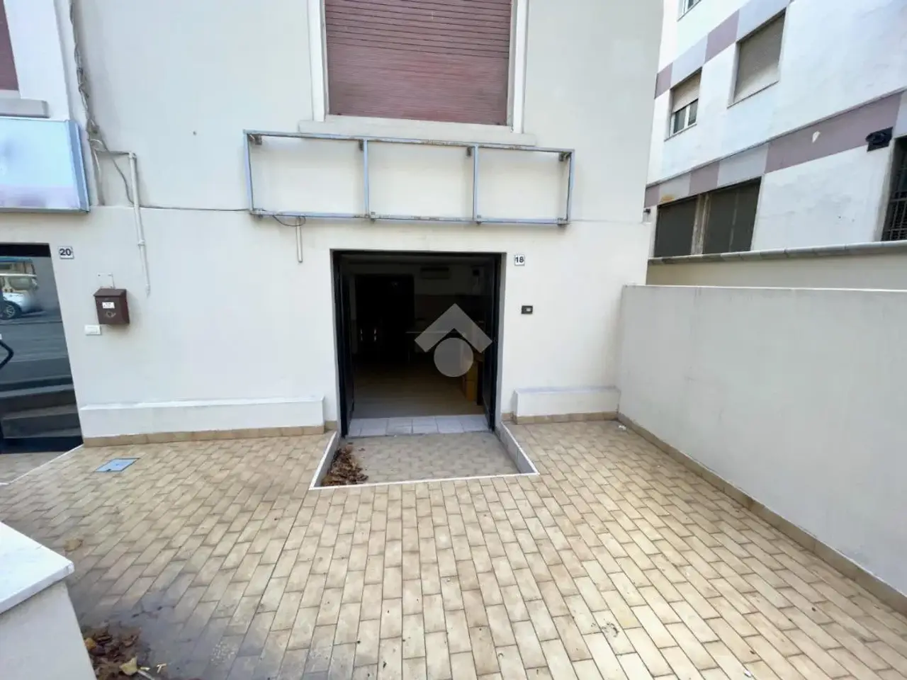 Negozio in Via Caduta del Forte 16, Pescara, {3} - Foto 2