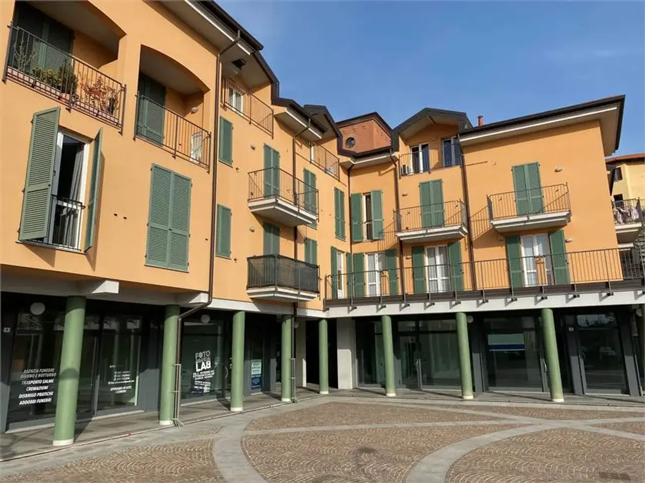 Ufficio in Piazza Enrico Baj , Vergiate (Va), Vergiate, {3} - Foto 2