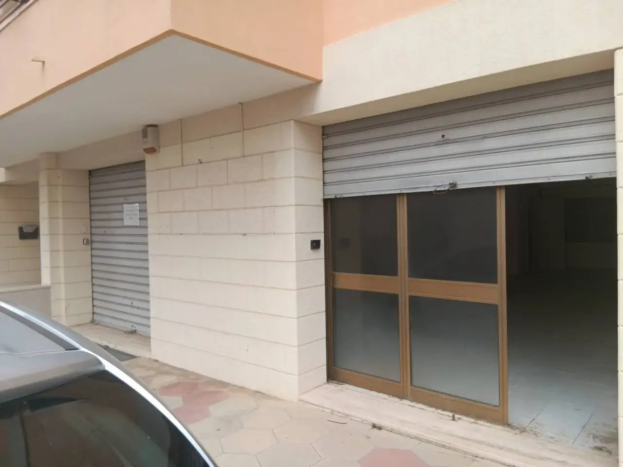 Locale commerciale in Via Aurelio Saffi 5/7, Trepuzzi, Trepuzzi, {3} - Foto 1