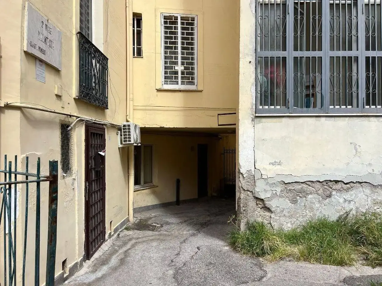 Parcheggio chiuso in Via Belvedere, Napoli, {3} - Foto 1