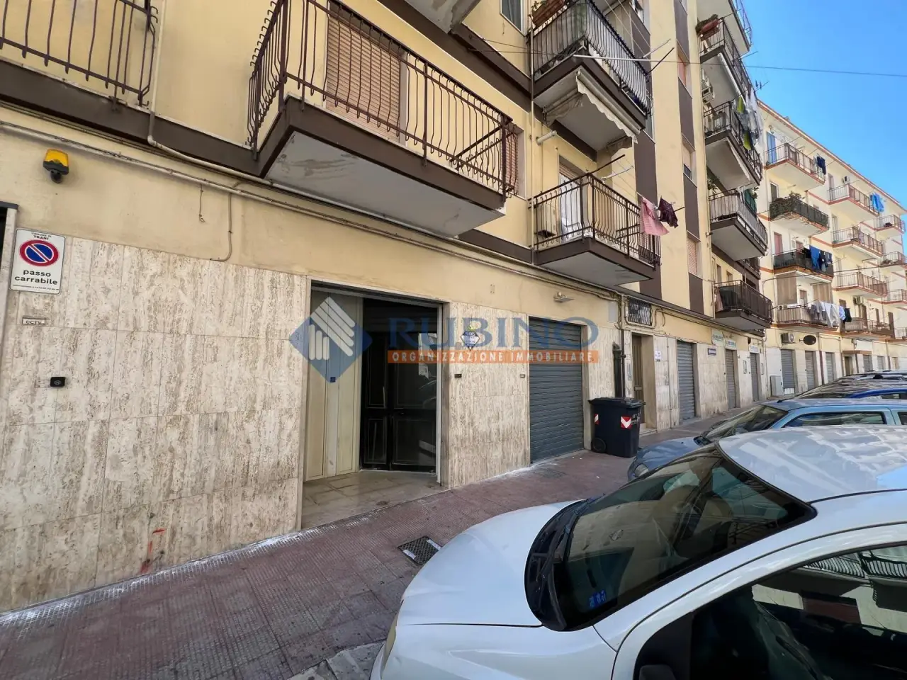 Palazzina commerciale in , Trani, {3} - Foto 2