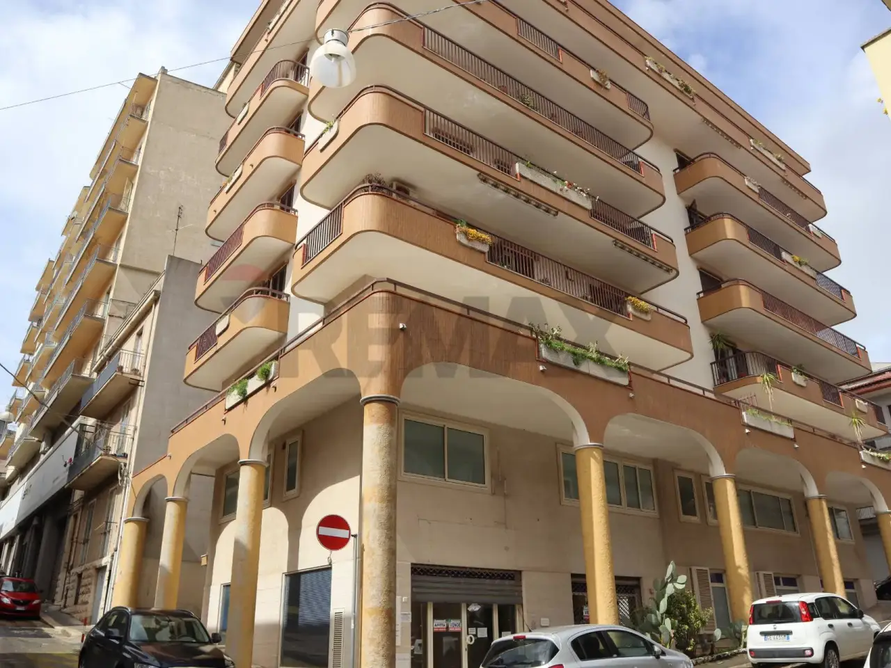 Negozio in Via Sac.G.di Giacomo 12/14, Ragusa, {3} - Foto 1