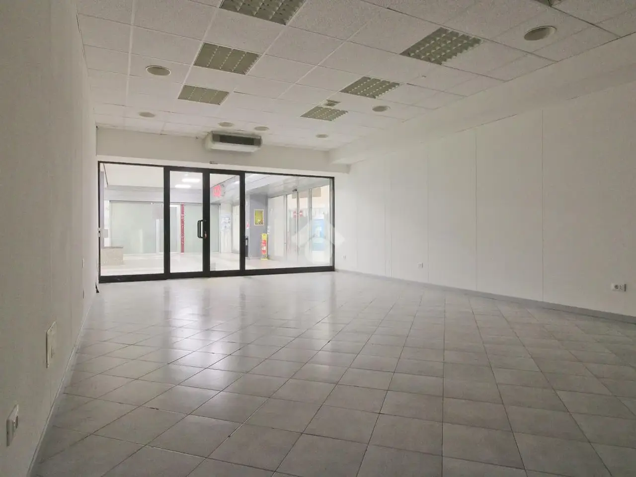 Negozio in Via Canal Grande 44, Faenza, {3} - Foto 1