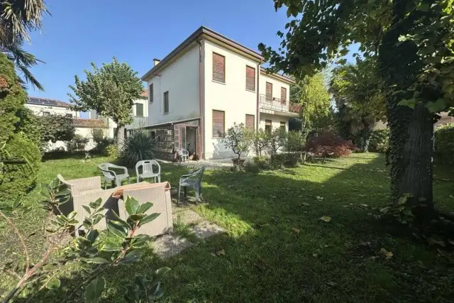 Mansion in Via Antonio Gramsci 3, Mira - Photo 1