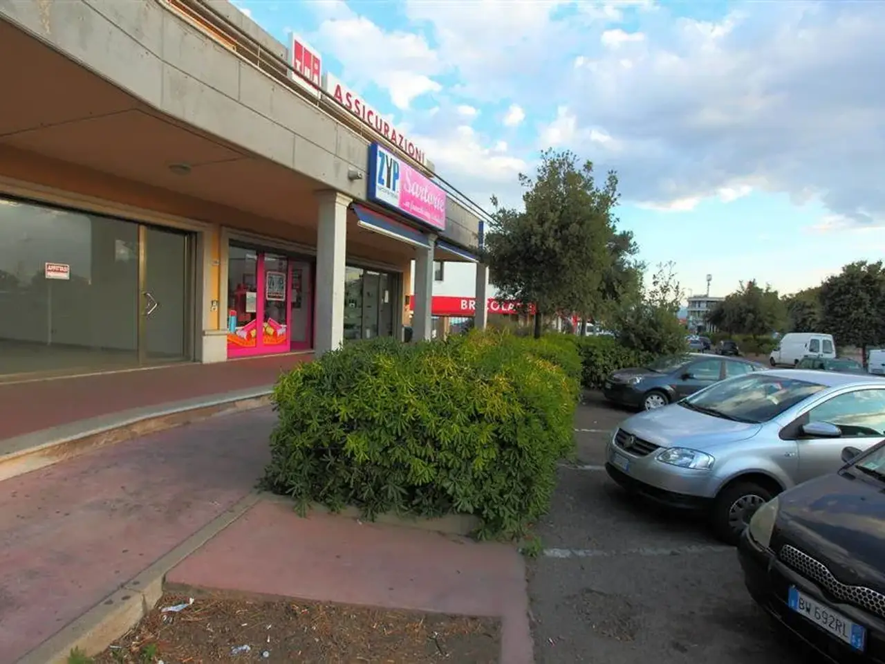 Negozio in Viale Aldo Moro, Olbia, {3} - Foto 1