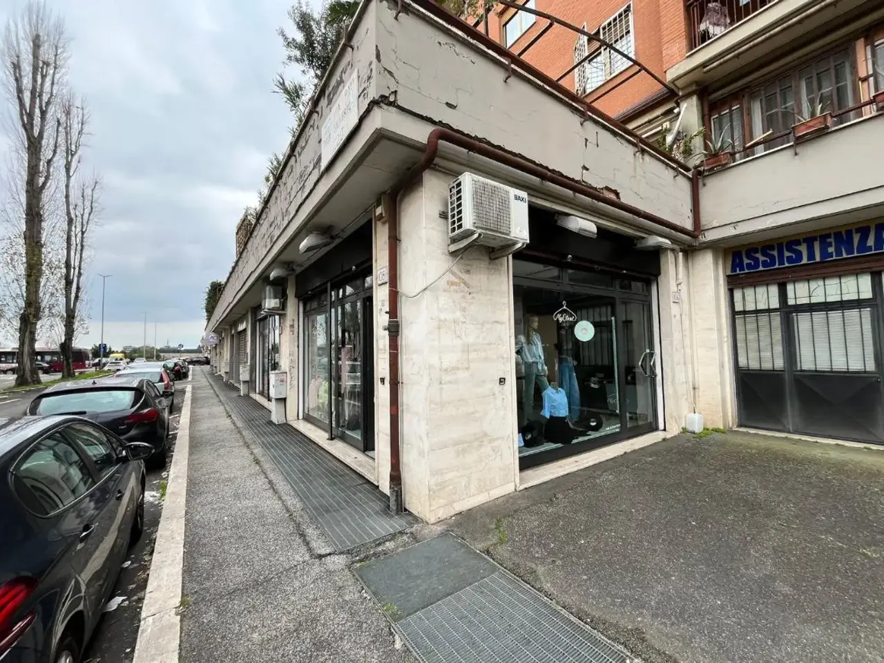 Negozio in Via Pier Silverio Leicht 106, Roma, {3} - Foto 1
