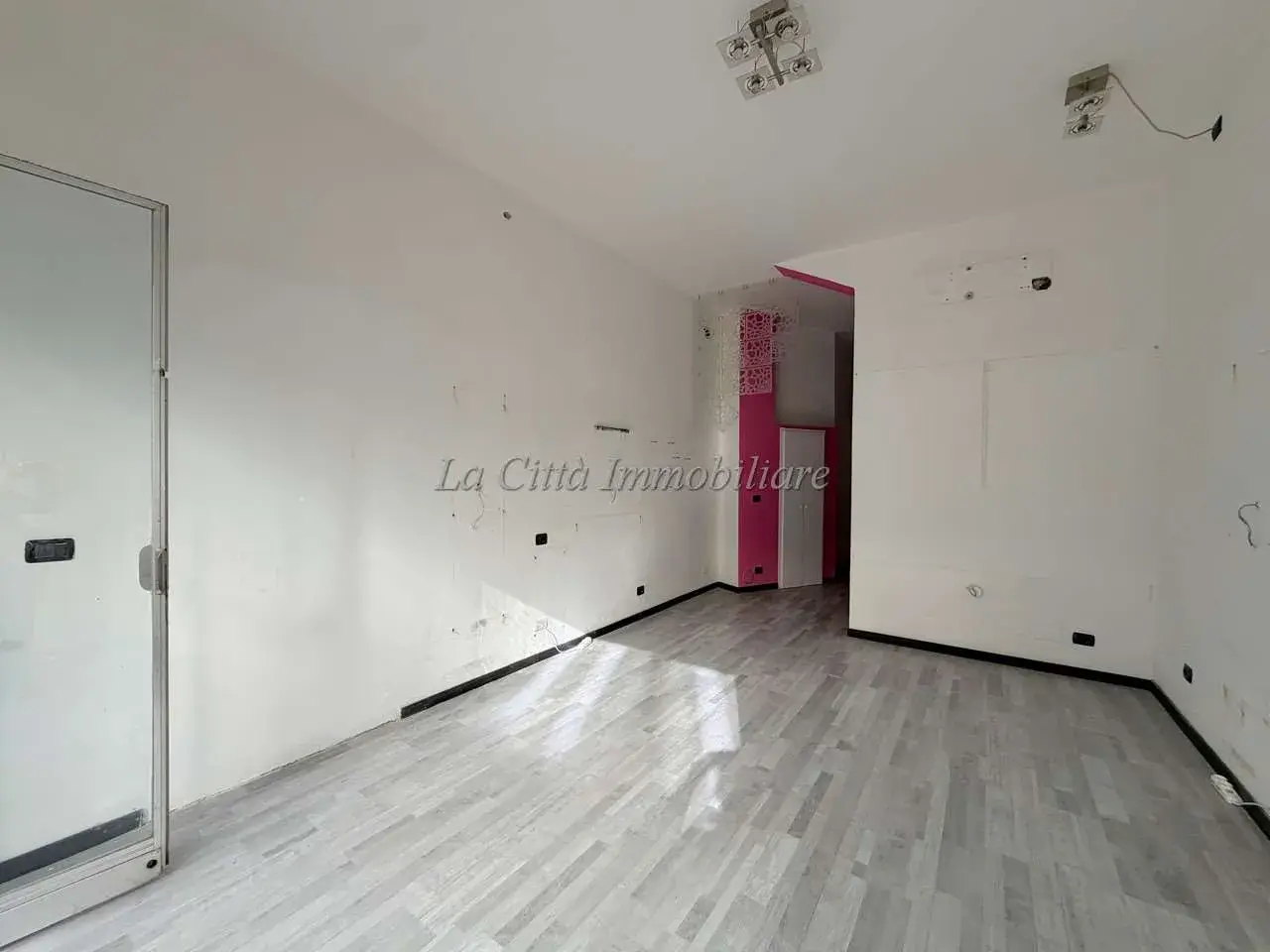 Negozio in Via Custodi 1/E, Novara, {3} - Foto 2