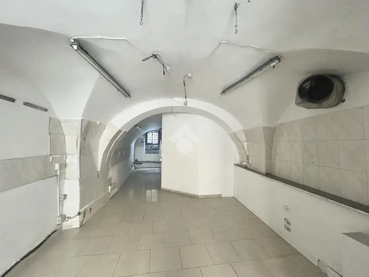 Negozio in Via Sotto Gli Uffizi 4, Sarzana, {3} - Foto 1