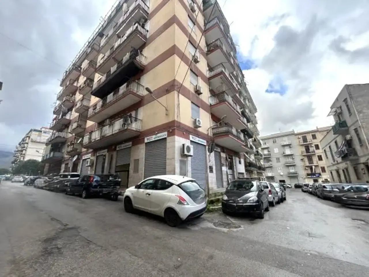 Negozio in Fondo La Manna 8, Palermo, {3} - Foto 1