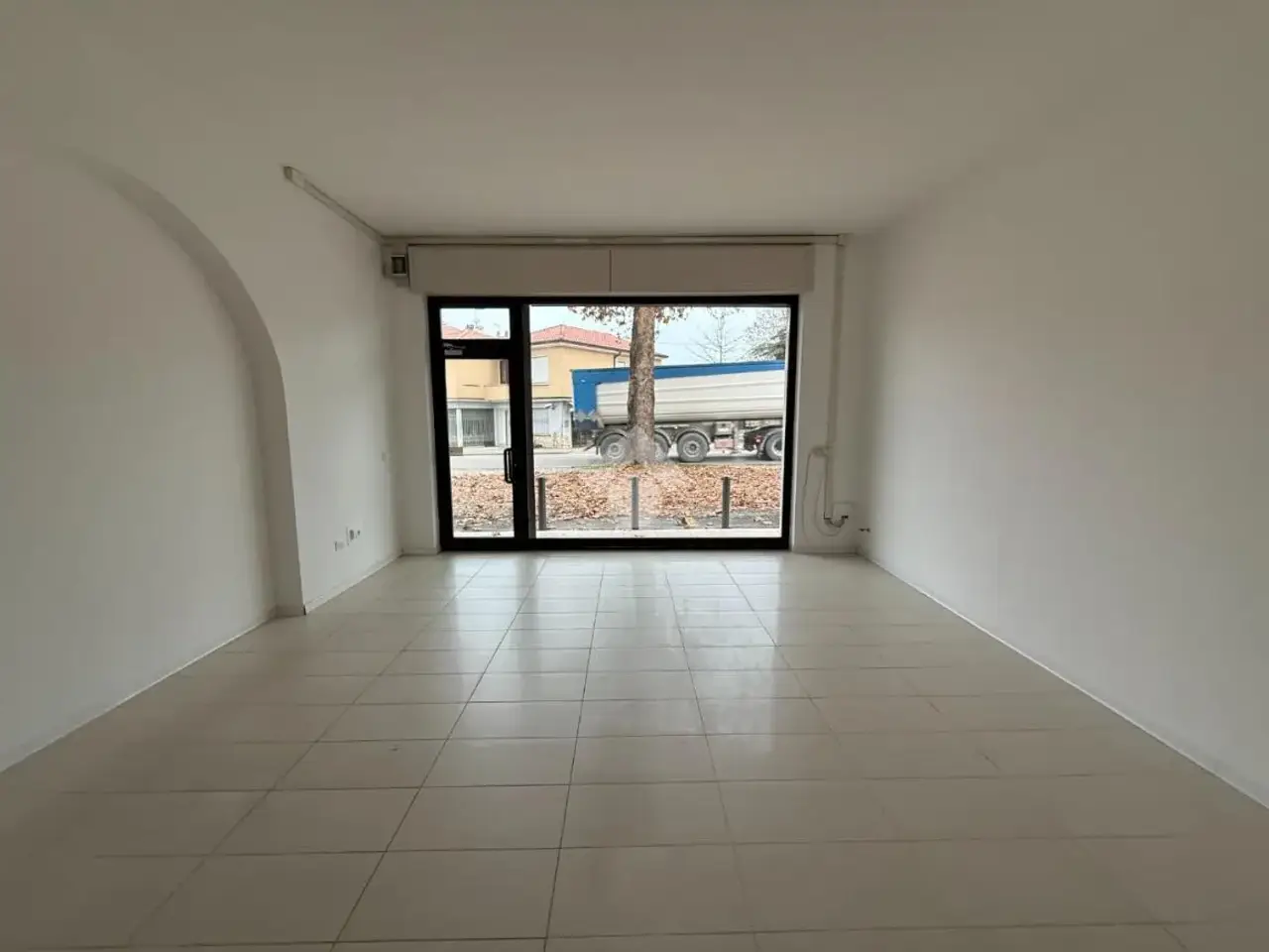 Negozio in Via Bassano del Grappa 48, Sarcedo, {3} - Foto 1