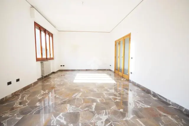 Apartament in Via Francesco Guicciardini 00, Prato - Photo 1