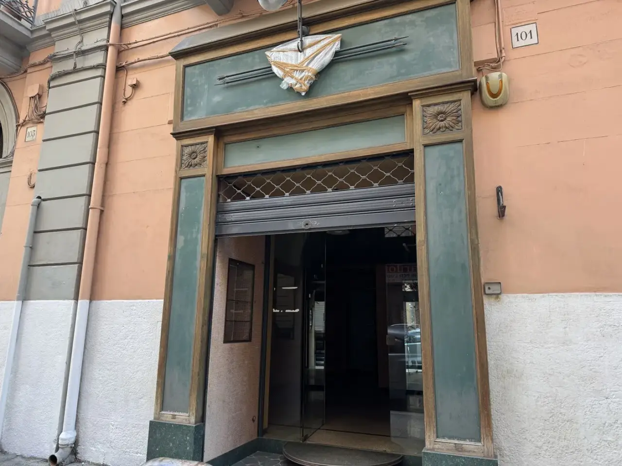 Negozio in Via Marchese di Montrone 101, Bari, {3} - Foto 1