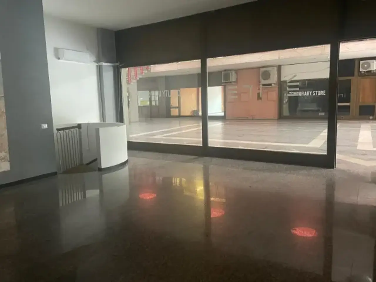 Negozio in Via Alessandro Manzoni, Montegrotto Terme, {3} - Foto 1