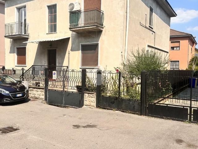 3-room flat in Via Benedetto Croce 3, Pero - Photo 1