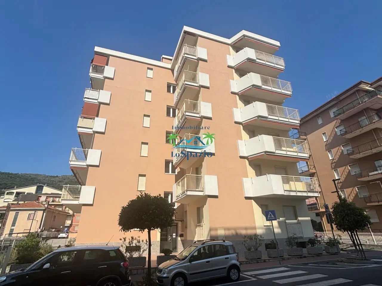 Palazzina commerciale in Via Cavour 27, Andora, {3} - Foto 1