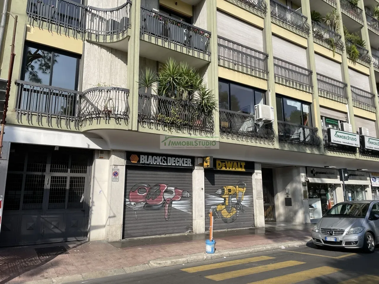 Negozio in Piazza Giuseppe Garibaldi, Bari, {3} - Foto 1