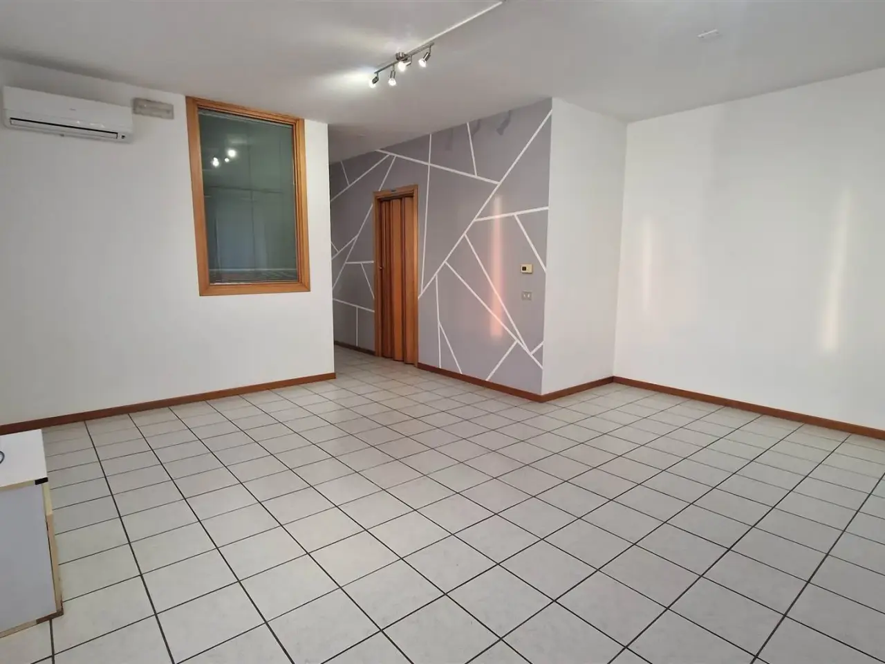 Ufficio in Via Principe Amedeo, Este, {3} - Foto 1