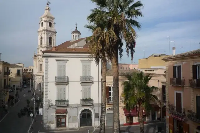 Quadrilocale in {3}, Piazza del Lago - Foto 1