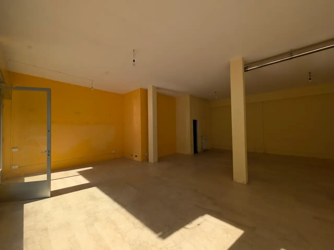 Negozio in Via Lorenzo Viani 112, Firenze, {3} - Foto 1