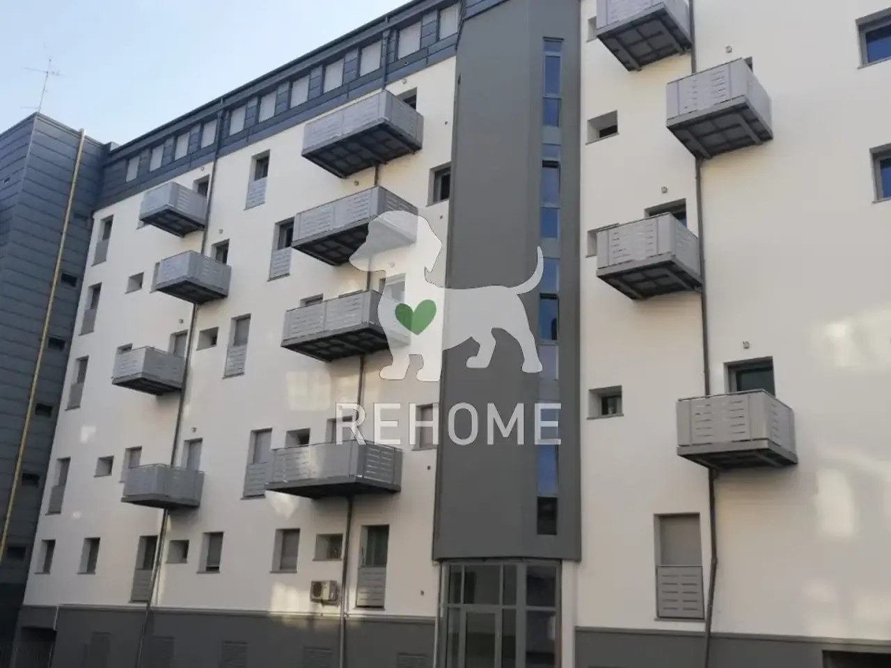 Esercizio commerciale in Piazzetta Costantini, Pordenone, {3} - Foto 2