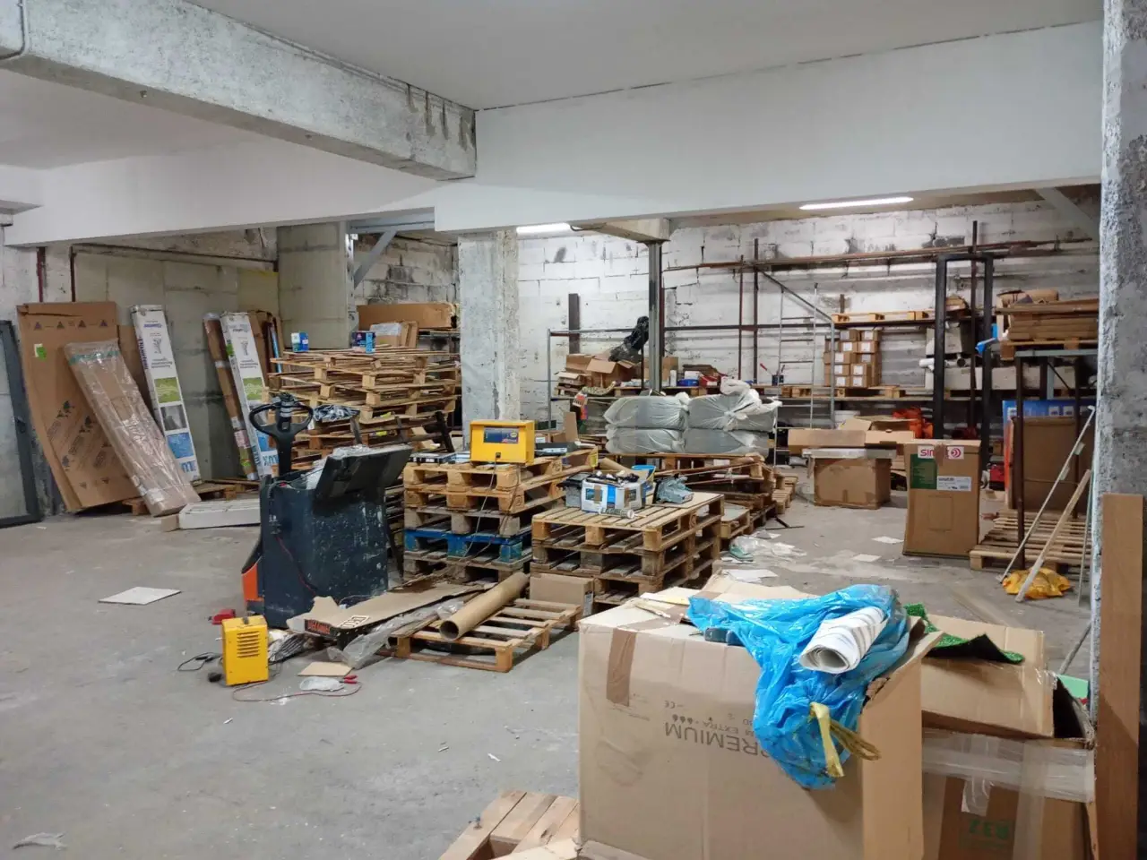 Magazzino in Via Alcide De Gaspari 35, Mascalucia, {3} - Foto 2