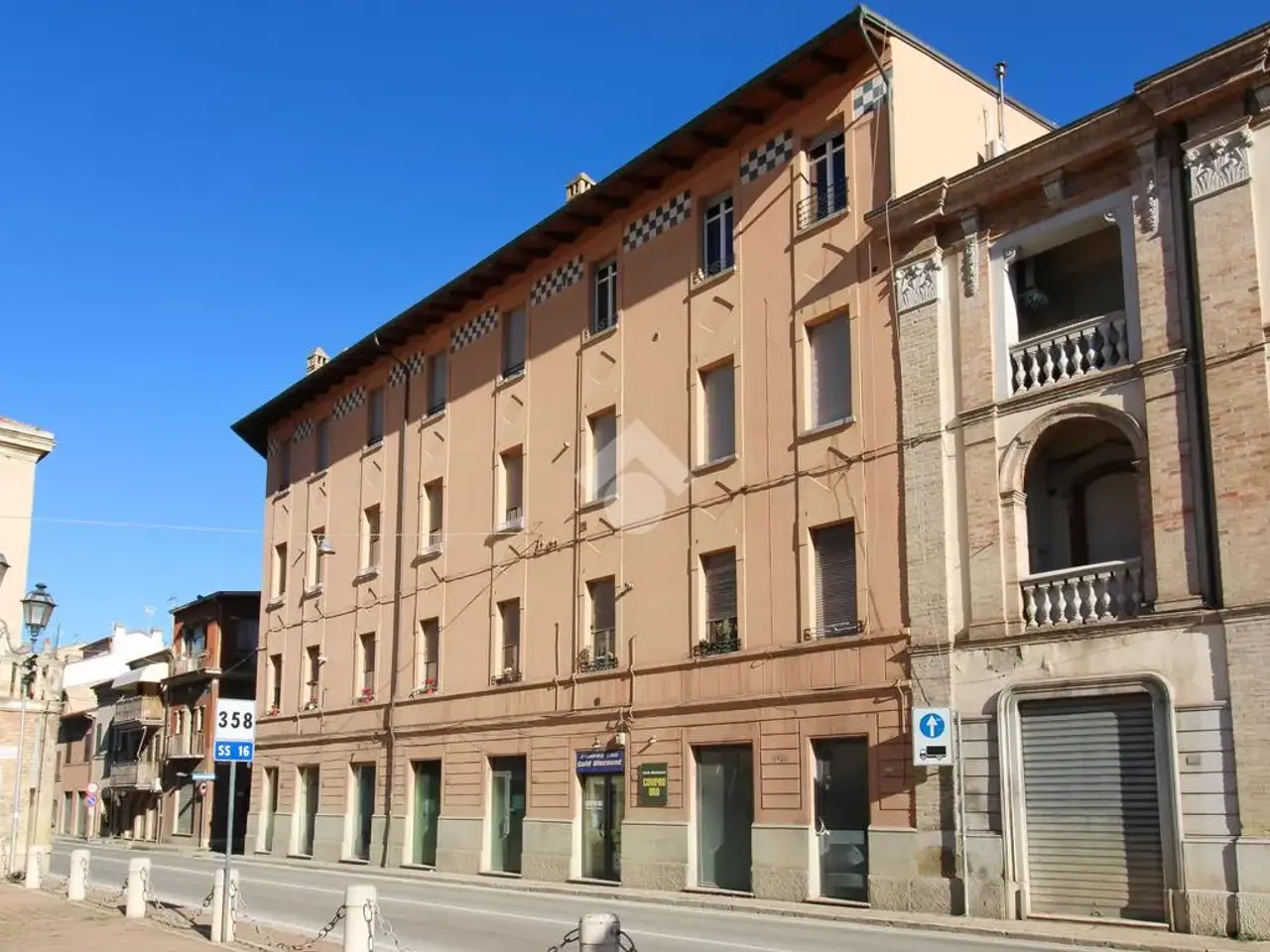 Negozio in Via Giordano Bruno 101, Porto San Giorgio, {3} - Foto 2