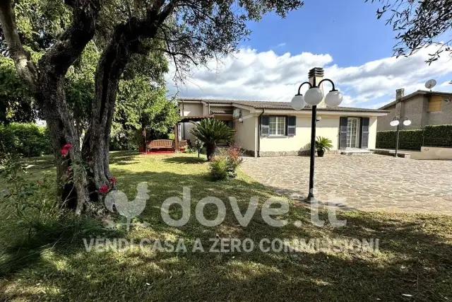 Villa in Via San Silvestro 7, Lariano - Foto 1