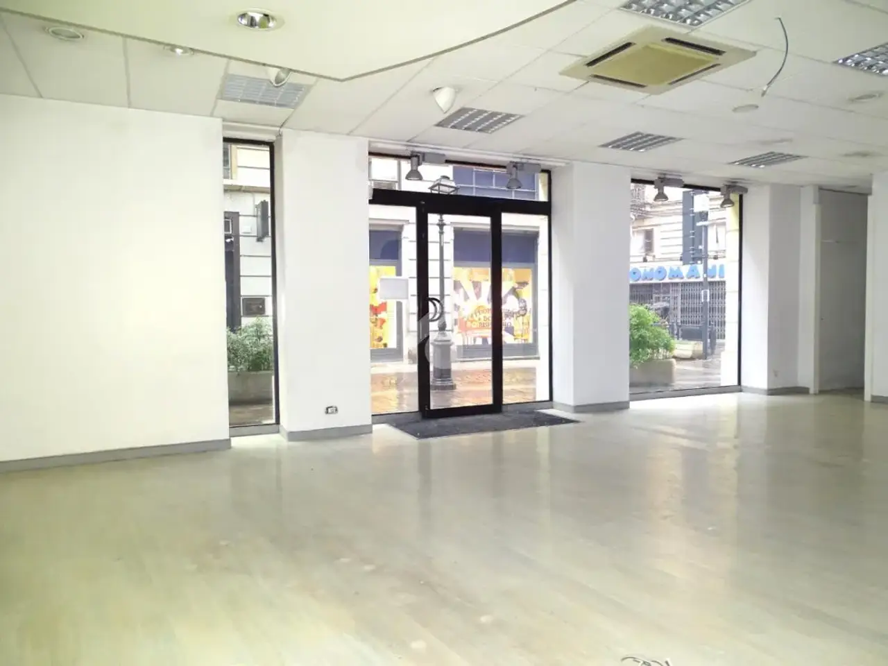 Negozio in Via Giovanni Migliara 35, Alessandria, {3} - Foto 2
