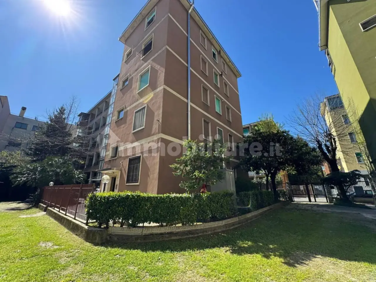 Magazzino in Via Golfo degli Aranci 12, Milano, {3} - Foto 1
