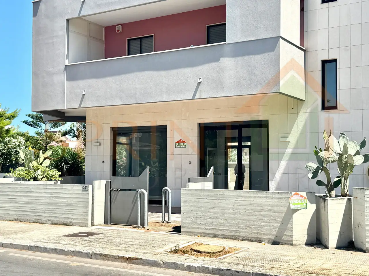Negozio in Via Vittorio Veneto 269, Monopoli, {3} - Foto 2