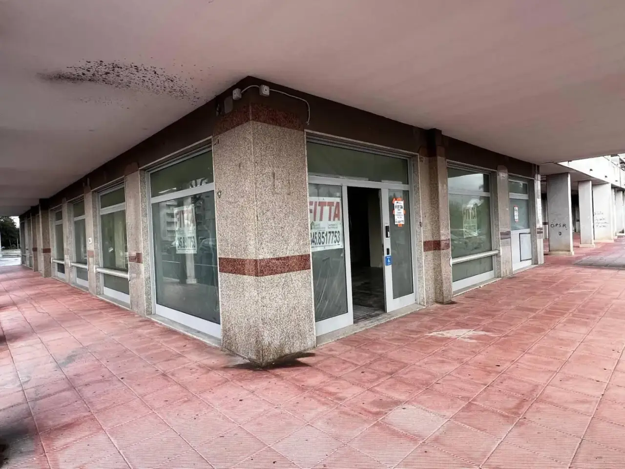 Locale commerciale in , Battipaglia, {3} - Foto 1
