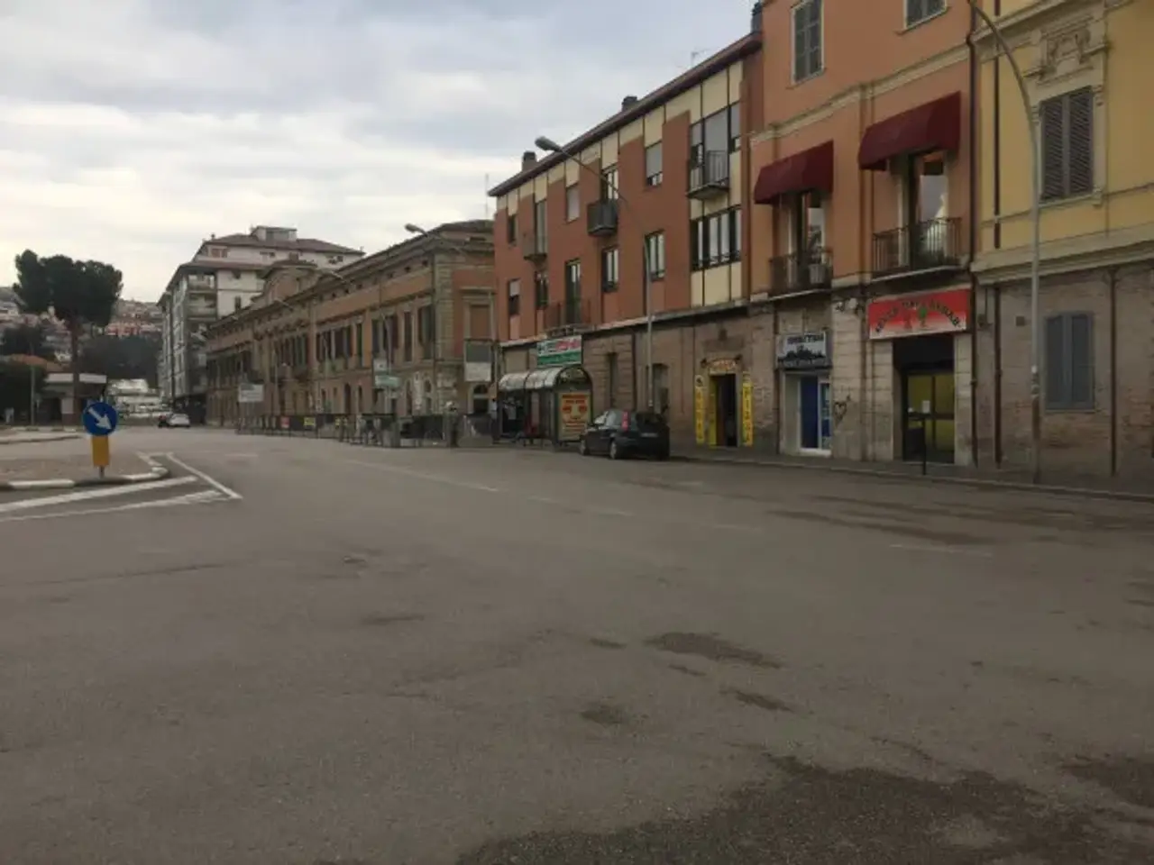 Negozio in Piazza Giuseppe Garibaldi, Teramo, {3} - Foto 2