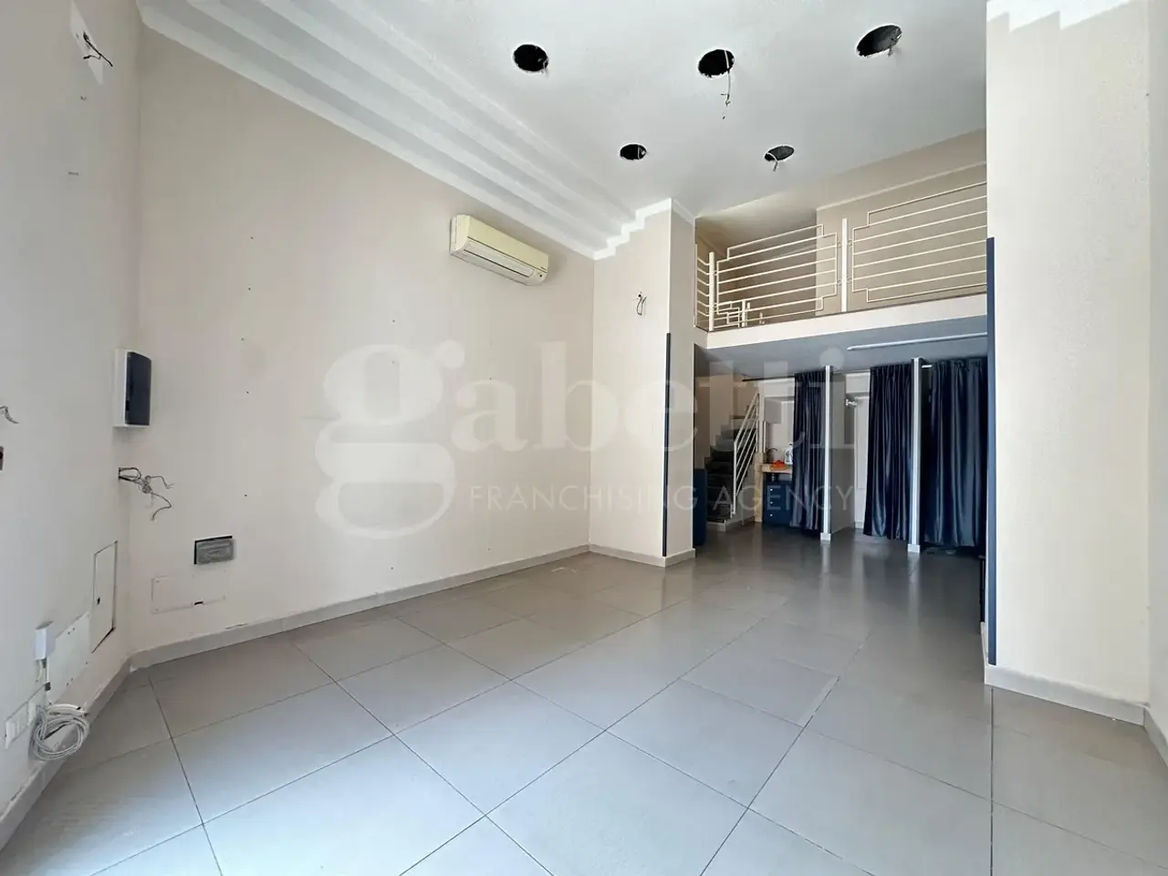 Esercizio commerciale in Corso Umberto, Marano Di Napoli, {3} - Foto 1