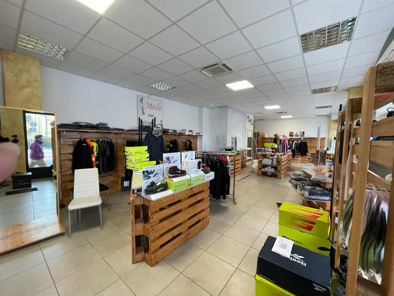 Negozio in Via Piave, Azzate, {3} - Foto 2