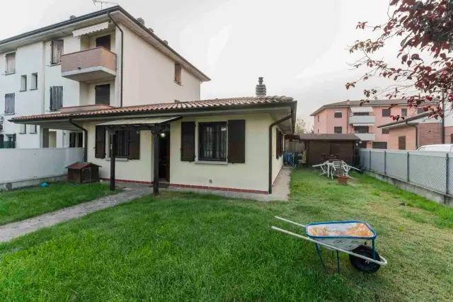 Villa a schiera in Via Rossini 22, Castello d'Argile - Foto 1