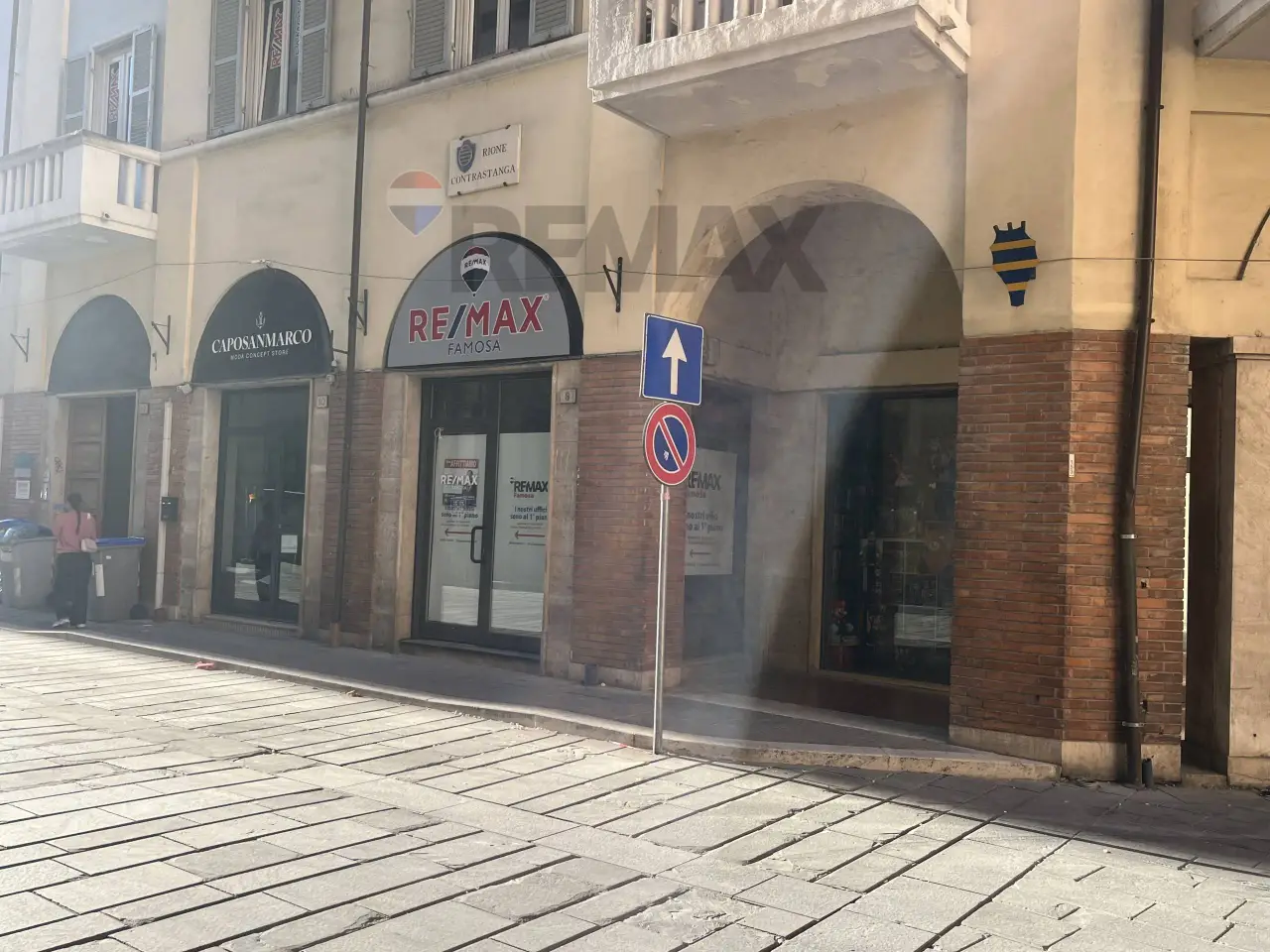Negozio in Via Umberto Primo 8, Foligno, {3} - Foto 1