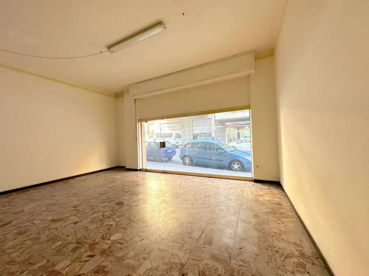 Negozio in Via Martiri della Libertà, Sanremo, {3} - Foto 1