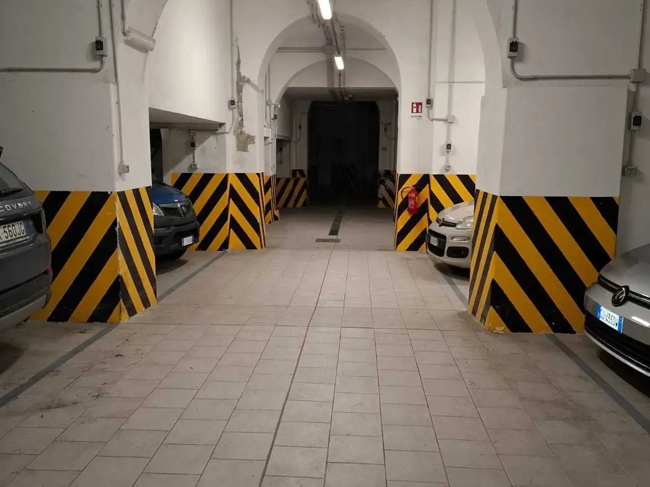 Parcheggio chiuso in Via del Commercio 4 R, Genova, {3} - Foto 1