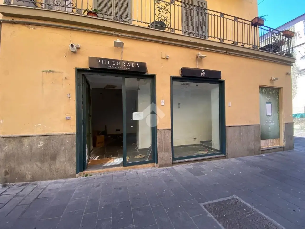 Negozio in Largo Cesare Augusto 3, Pozzuoli, {3} - Foto 1