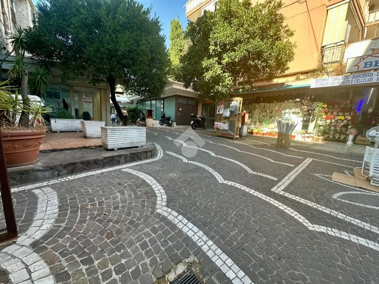 Negozio in Via Vittorio Emanuele III 46, Napoli, {3} - Foto 2