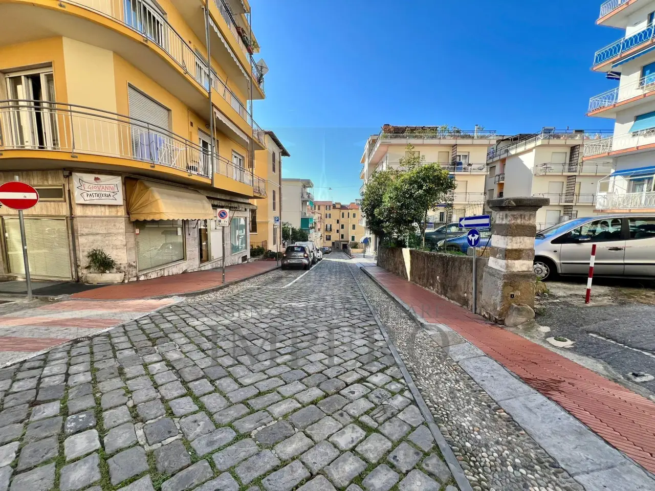Magazzino in Via Jean Jonquiere 25, Ospedaletti, {3} - Foto 1