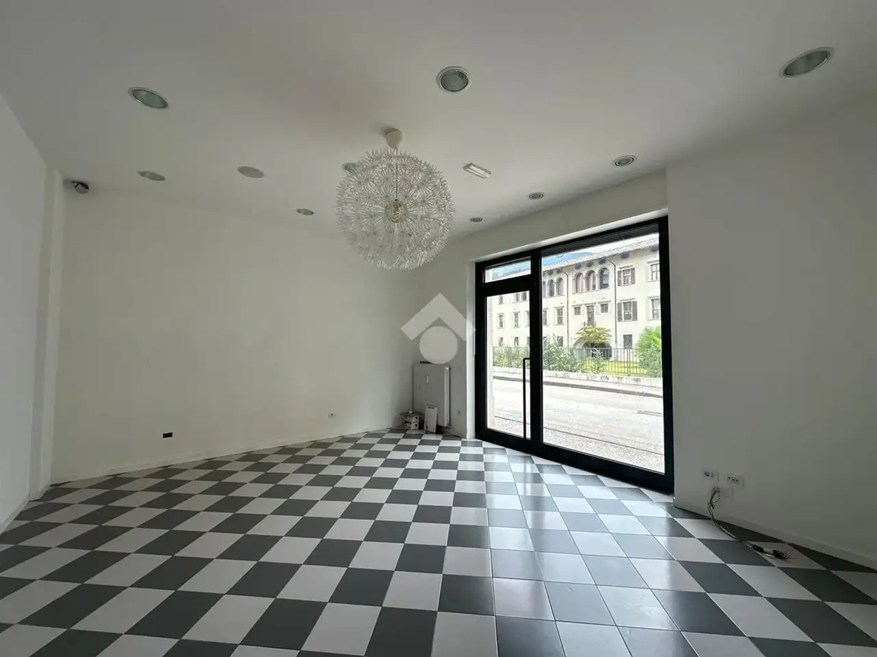 Negozio in Via Giosuè Carducci, Rovereto, {3} - Foto 1