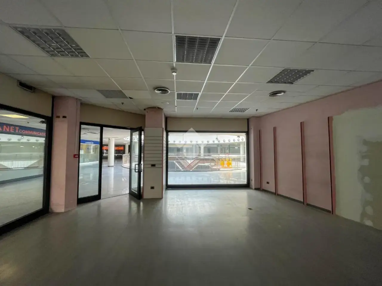 Negozio in Via J. E R. Kennedy 28, Brugherio, {3} - Foto 1