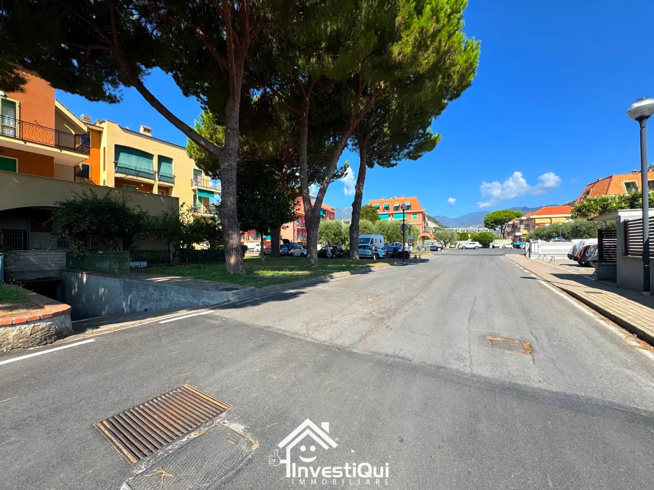 Parcheggio chiuso in Piazza Nenni 18, Pietra Ligure, {3} - Foto 1