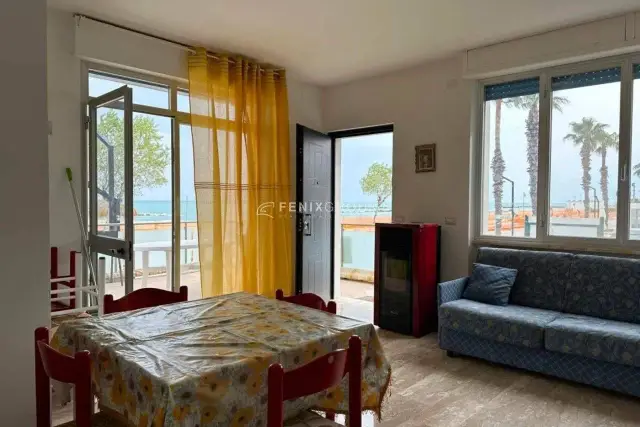 4-room flat in Lungomare Europa 10, Martinsicuro - Photo 1